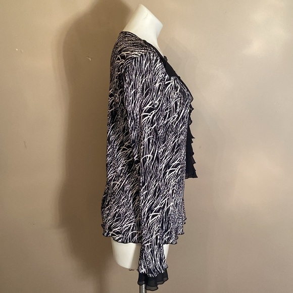 Dressbarn Black And White Ruffle Crepe Long Bell Sleeve Blouse Y2K Going Out Top - Picture 3 of 5